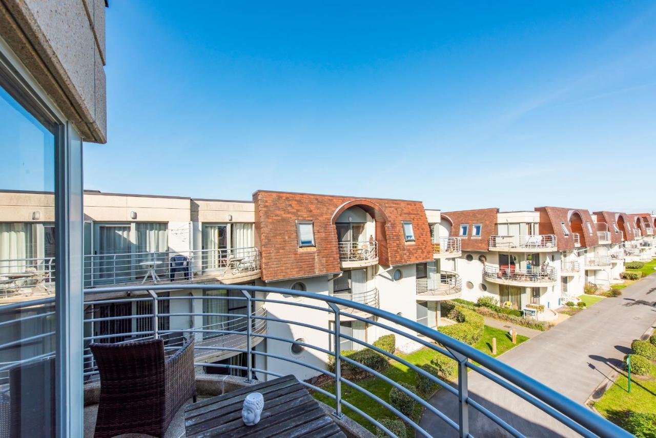 Modern Apartment With Terrace & Public Pool Bredene Zewnętrze zdjęcie